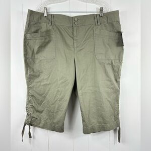 NWT Gloria Vanderbilt Plus Size 18W Olive Green Capris Pants Mid rise 100 Cotton
